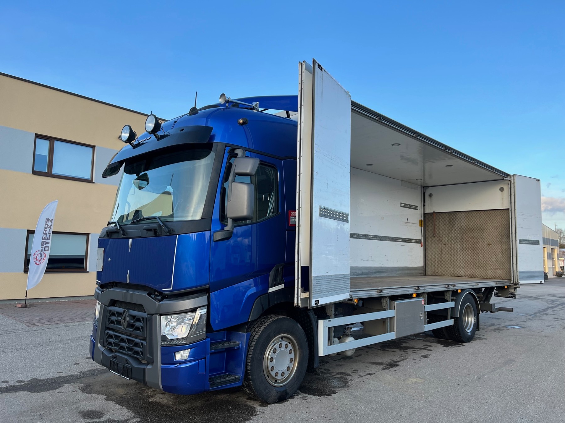 Renault T380 4X2 EURO 6 + SIDE OPENING + FULL AIR + 188 500 KM !!!