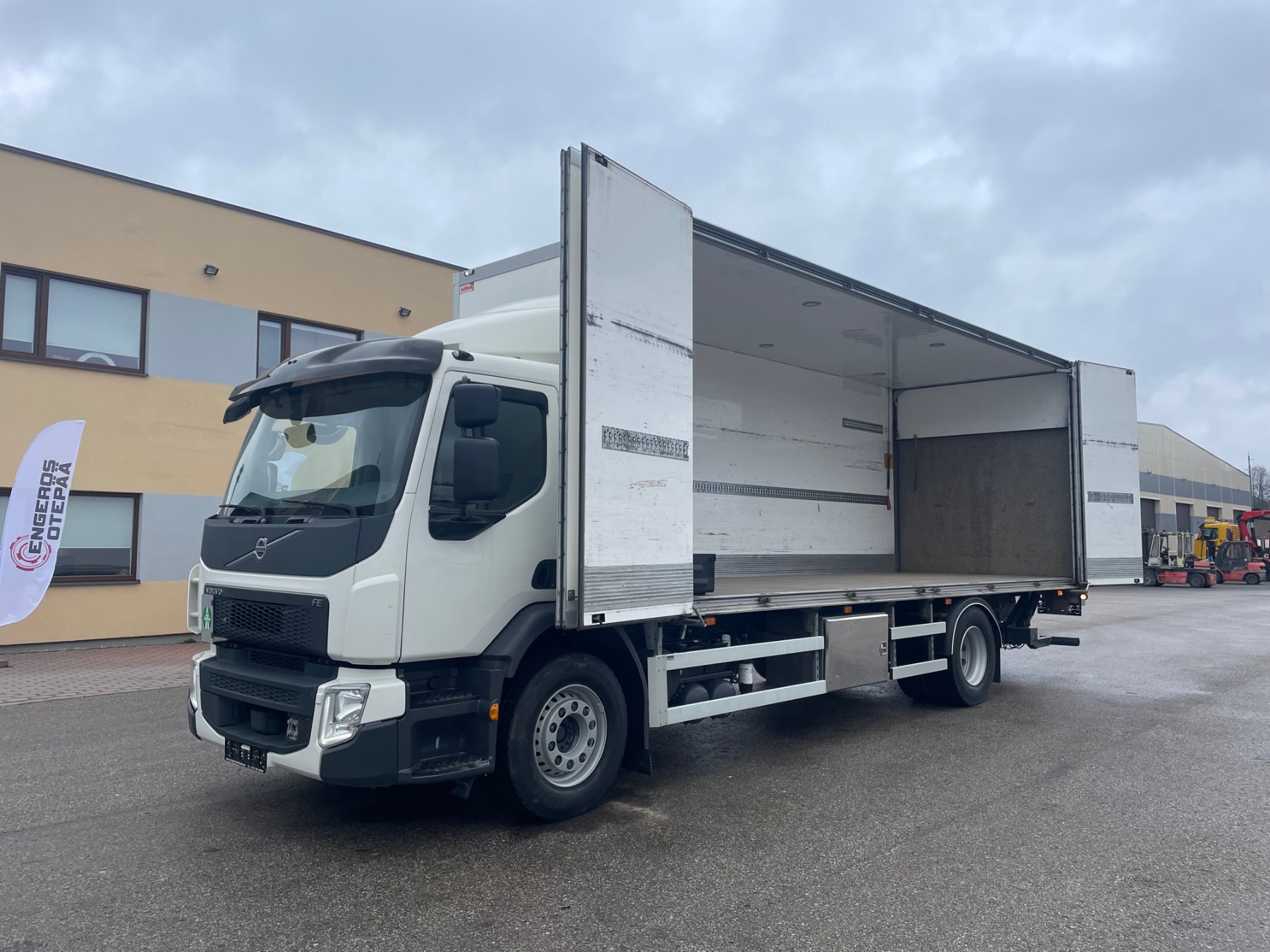 Volvo FE320 4x2 EURO6 + SIDE OPENING 